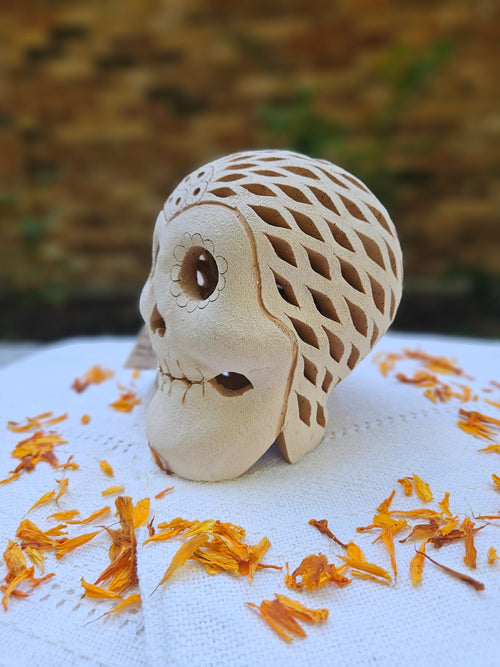 Handmade Barro Blanco Calavera